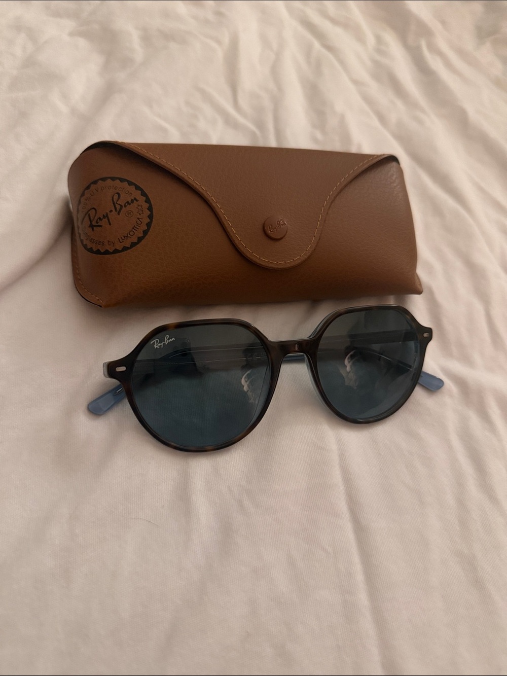 Ray-Ban Women’s Round Sunglasses in Tortoise Frame with Blue Lenses